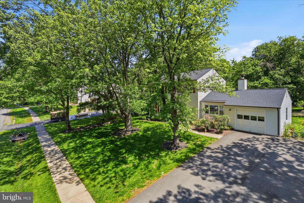 2412 ROSEDOWN DRIVE