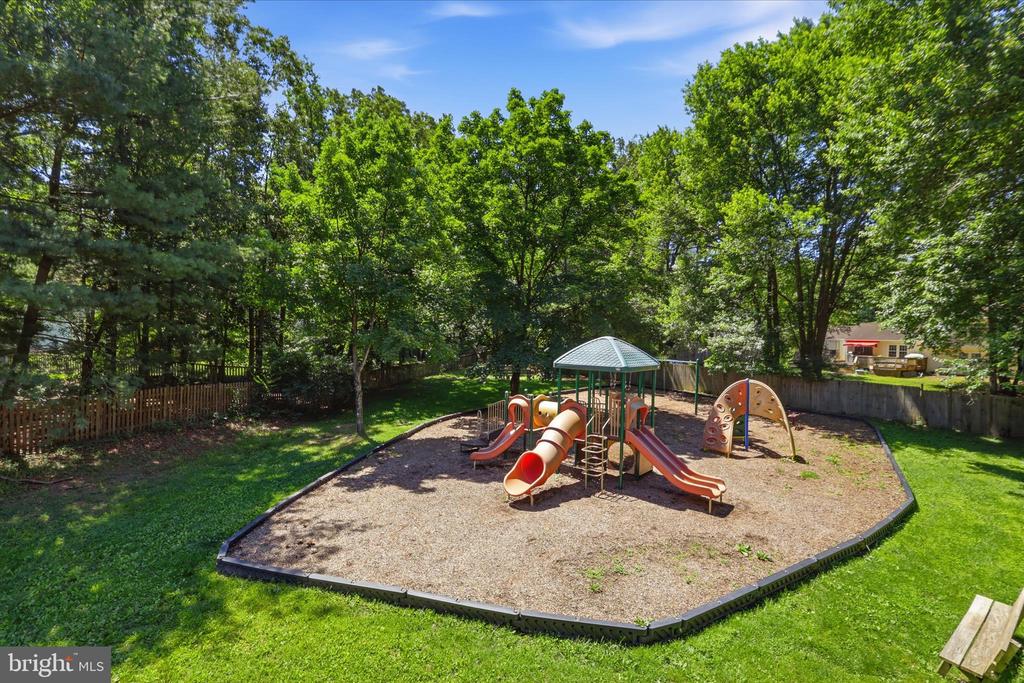 2412 ROSEDOWN DRIVE