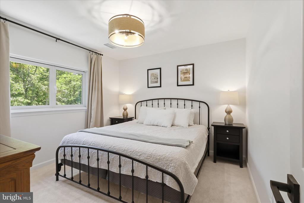 2412 ROSEDOWN DRIVE