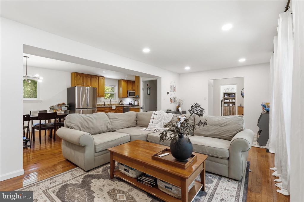 2412 ROSEDOWN DRIVE