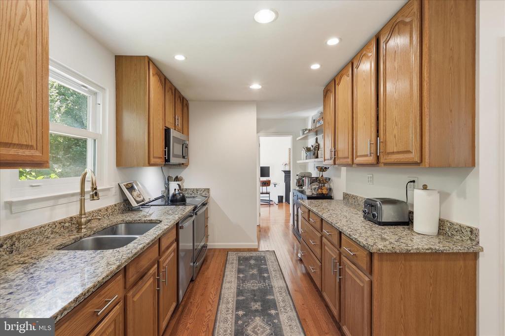 2412 ROSEDOWN DRIVE