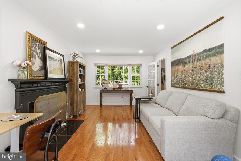 2412 ROSEDOWN DRIVE