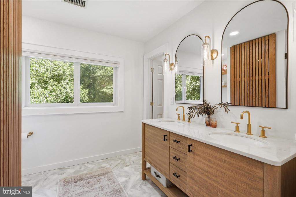 2412 ROSEDOWN DRIVE