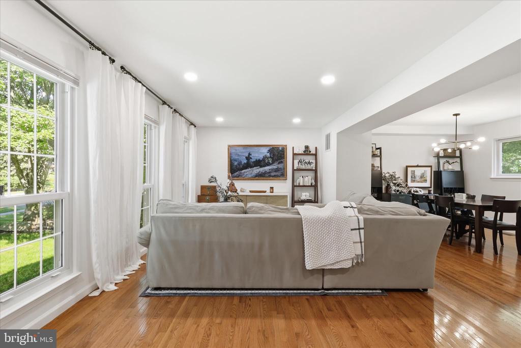 2412 ROSEDOWN DRIVE