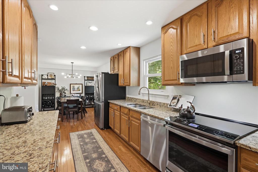 2412 ROSEDOWN DRIVE