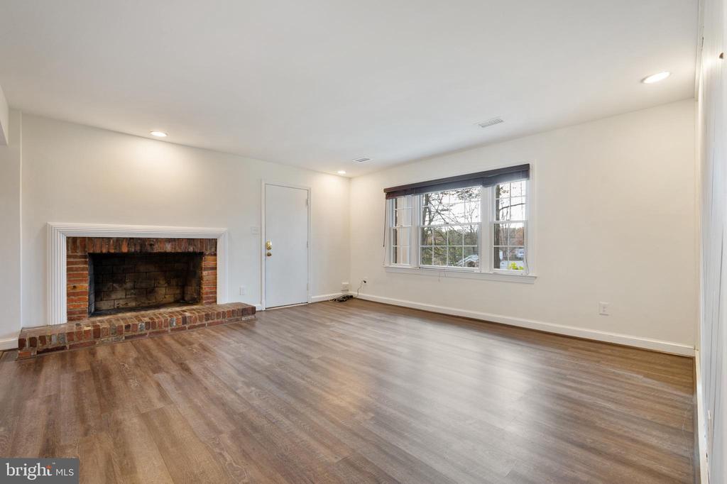 3606 PINETREE TERRACE