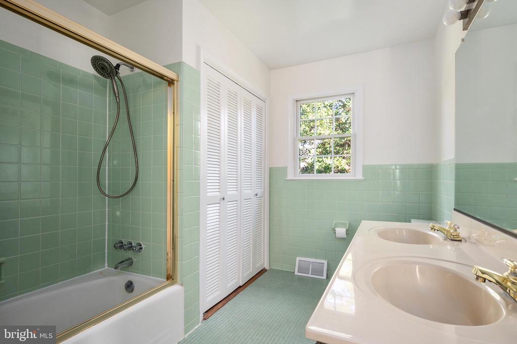3606 PINETREE TERRACE