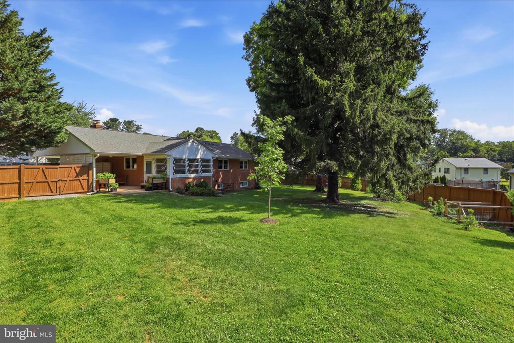 10703 ALMOND STREET