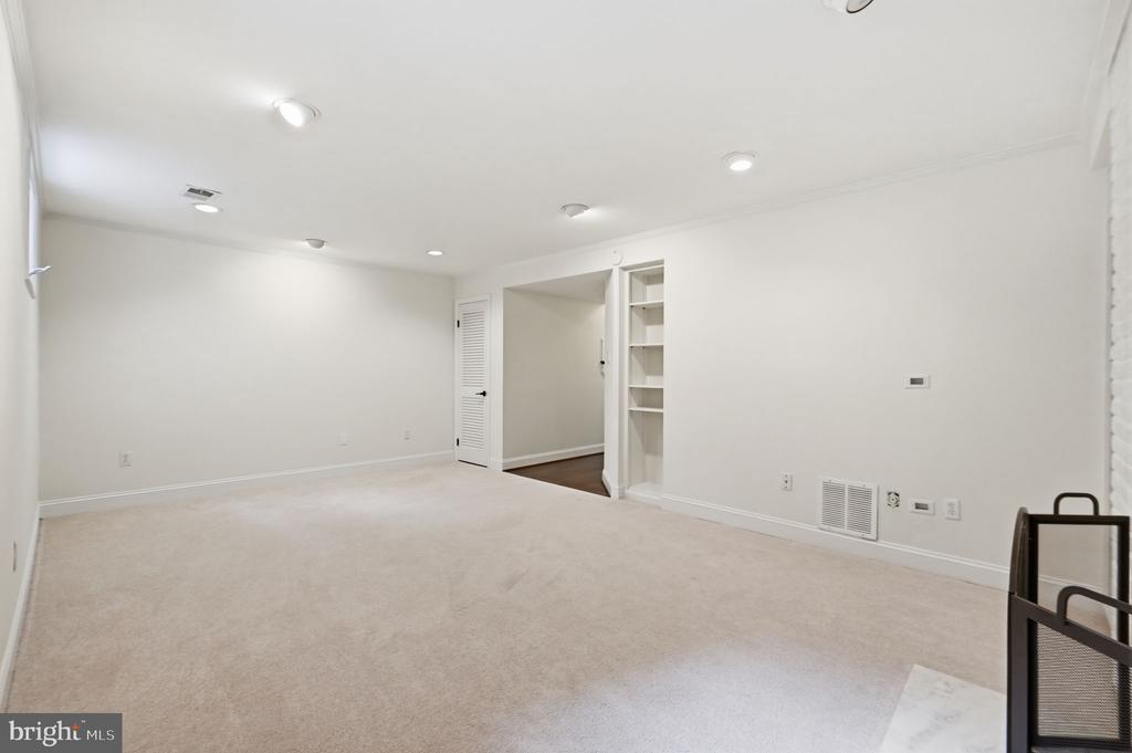6740 TOWNE LANE ROAD