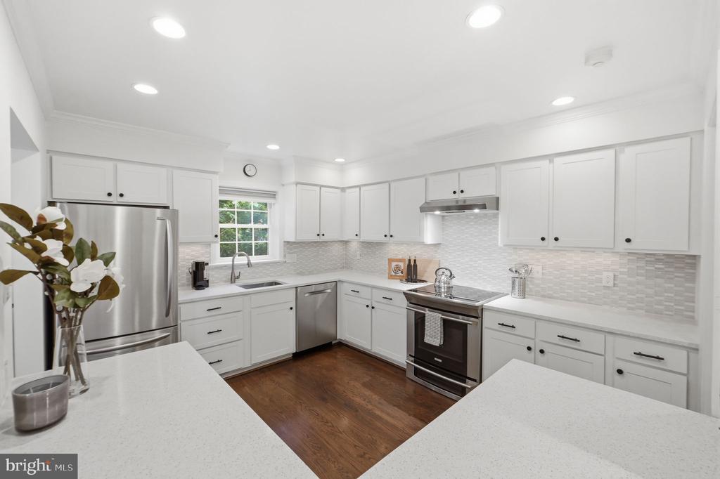 6740 TOWNE LANE ROAD