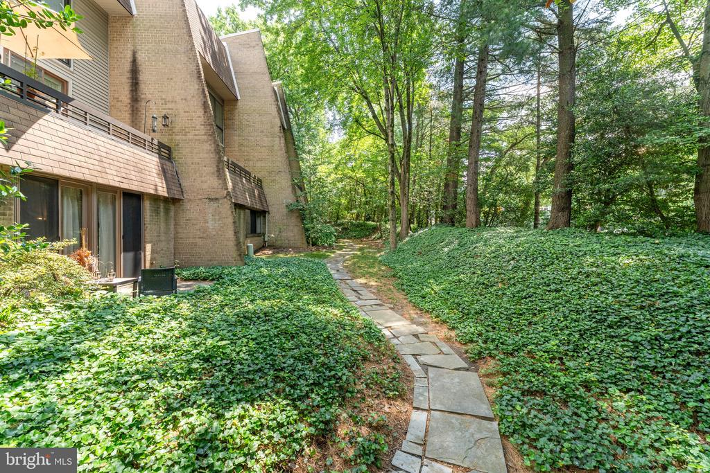 11617 WINDBLUFF COURT 9B