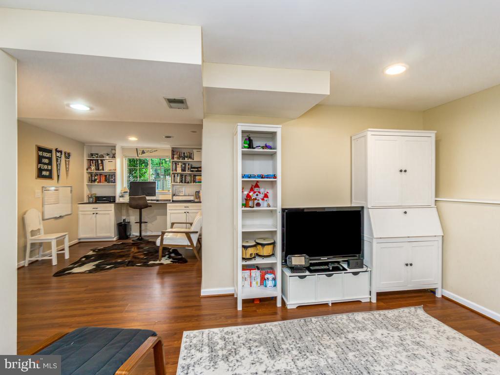 3827 DITTANY COURT