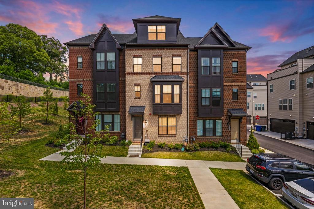 7353 MOUNTAINEER DRIVE