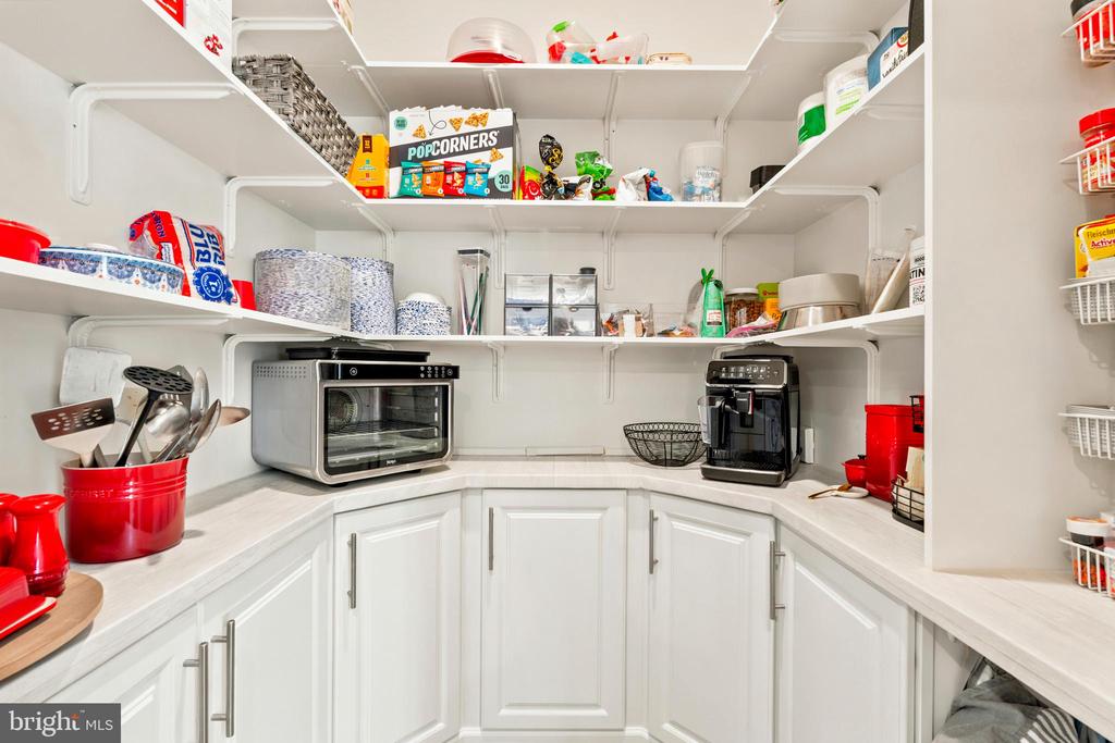 7353 MOUNTAINEER DRIVE