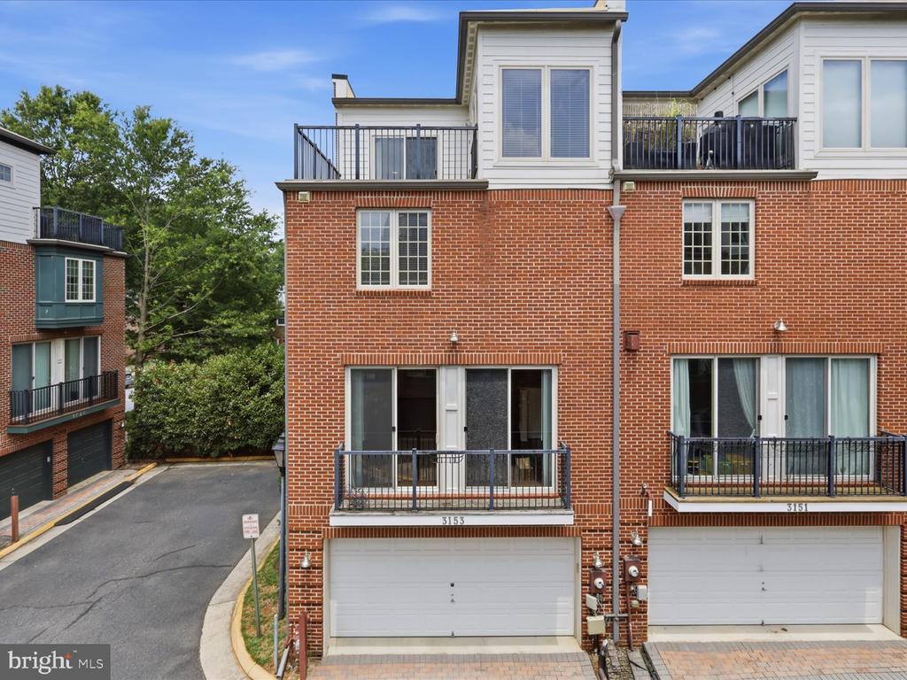 3153 BLUE BARN WAY