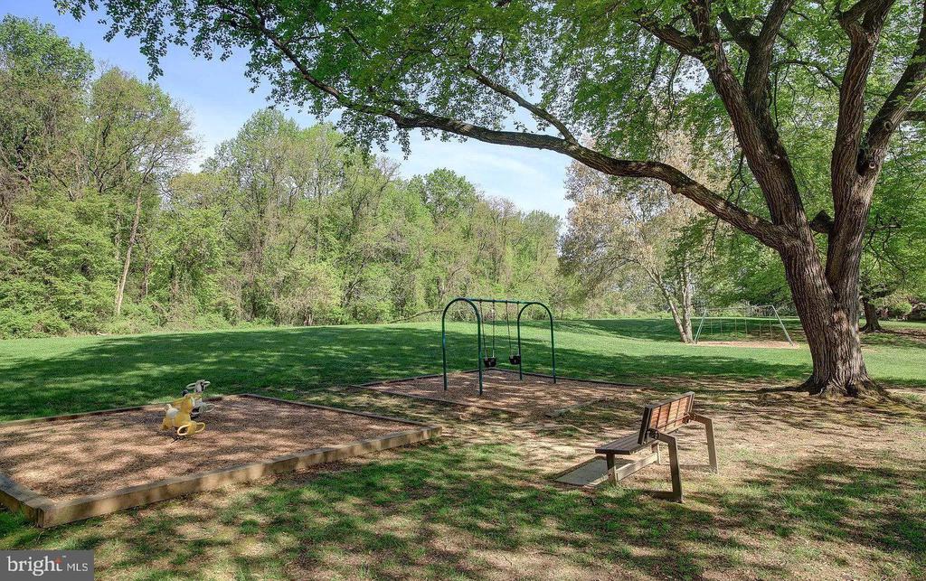 3124 BARNARD COURT