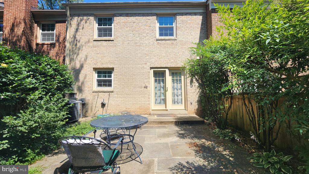 3124 BARNARD COURT