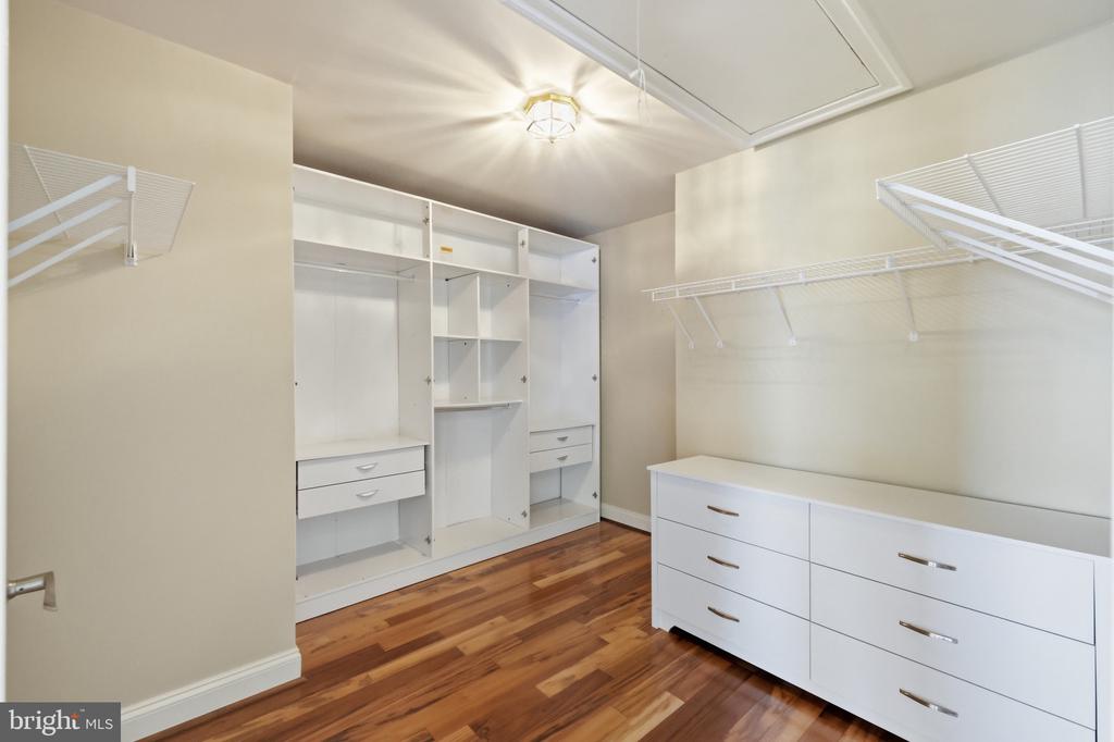 6403 VELLIETY LANE
