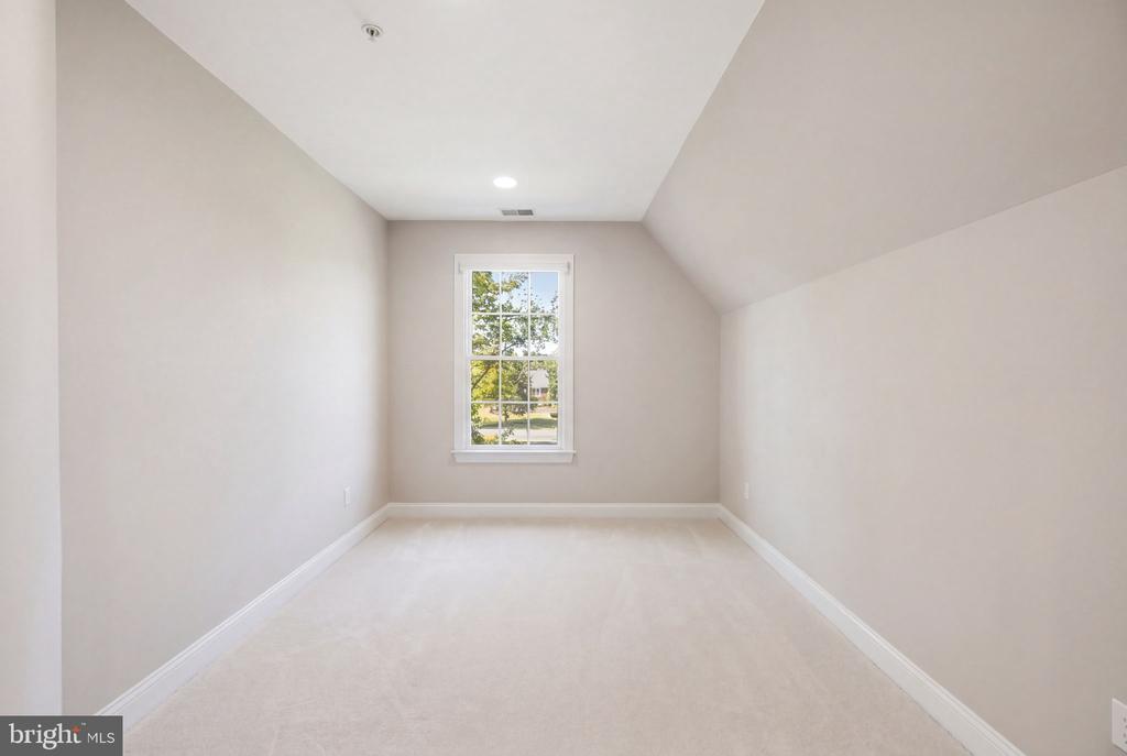 1320 LESSARD LANE