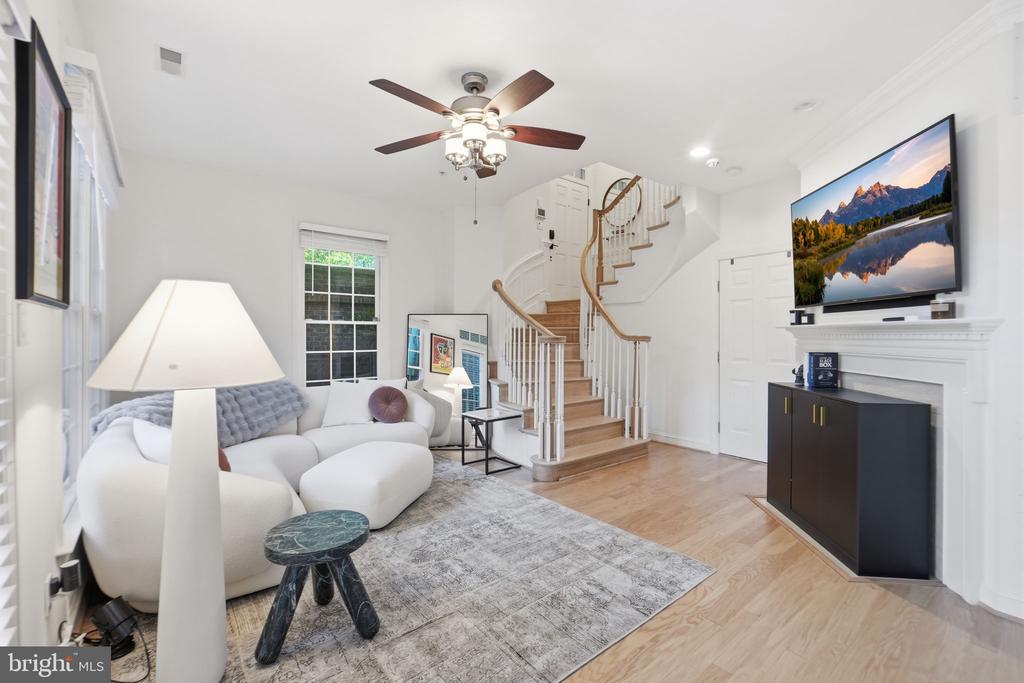 1320 LESSARD LANE
