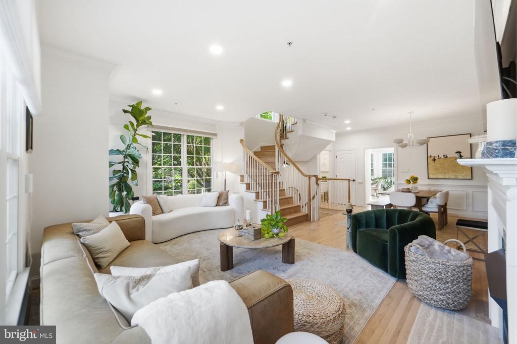 1320 LESSARD LANE