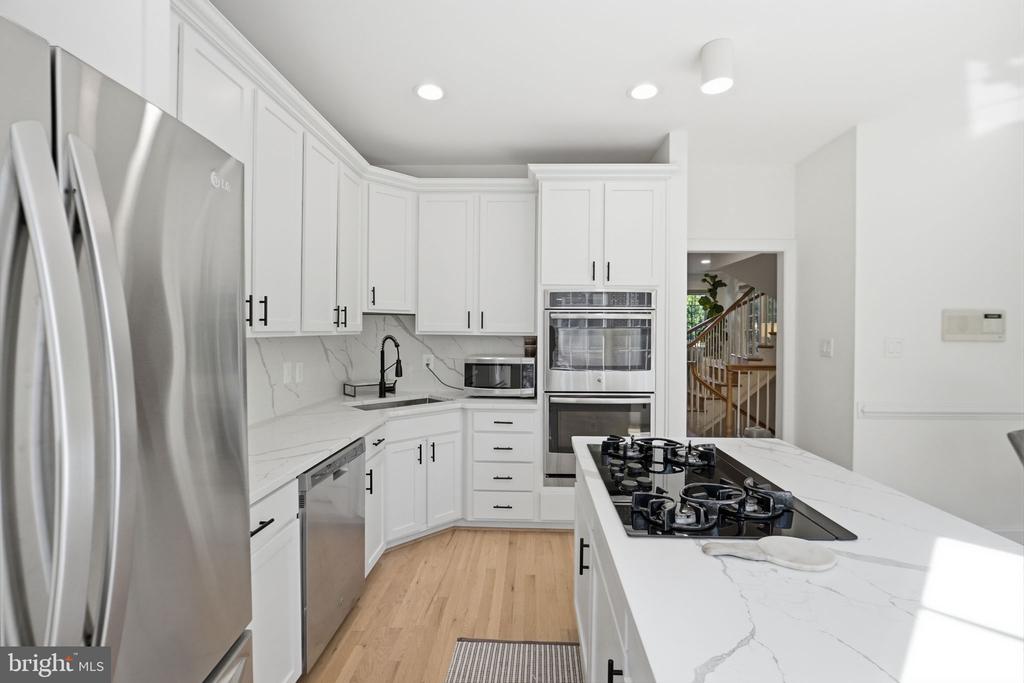 1320 LESSARD LANE