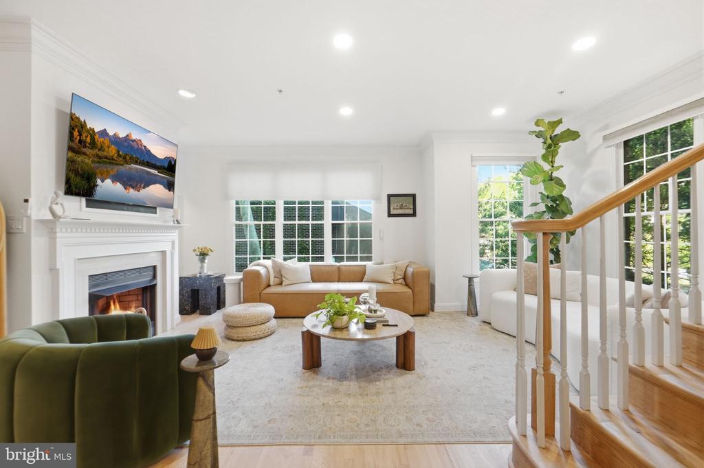 1320 LESSARD LANE