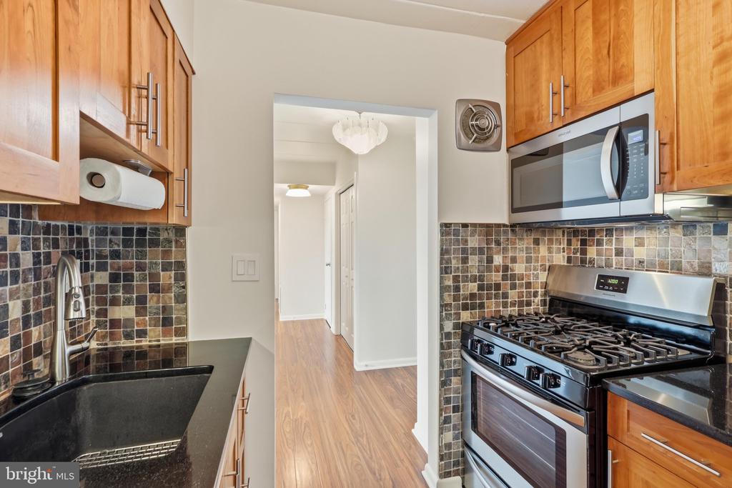 200 LOCUST STREET SE Unit: 405
