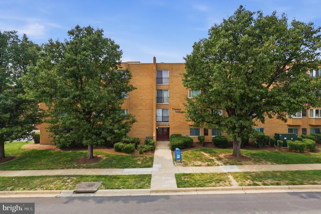 200 LOCUST STREET SE Unit: 405