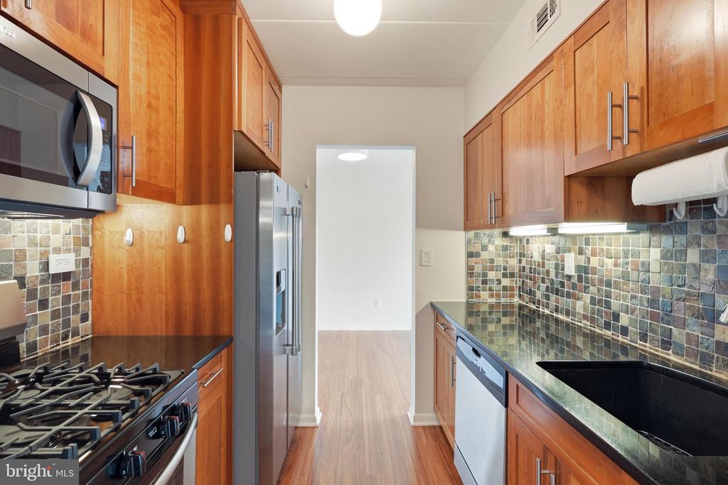 200 LOCUST STREET SE Unit: 405