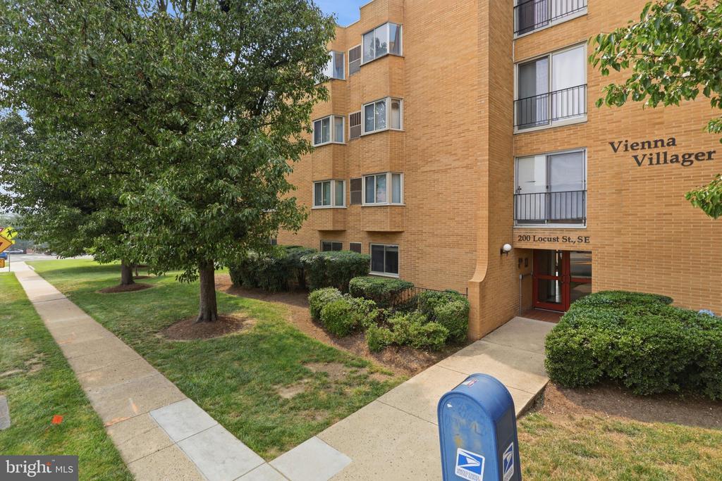 200 LOCUST STREET SE Unit: 405