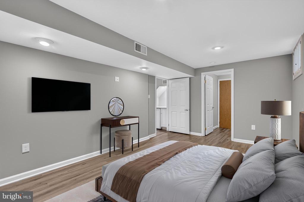 8811 HAYLOAD COURT