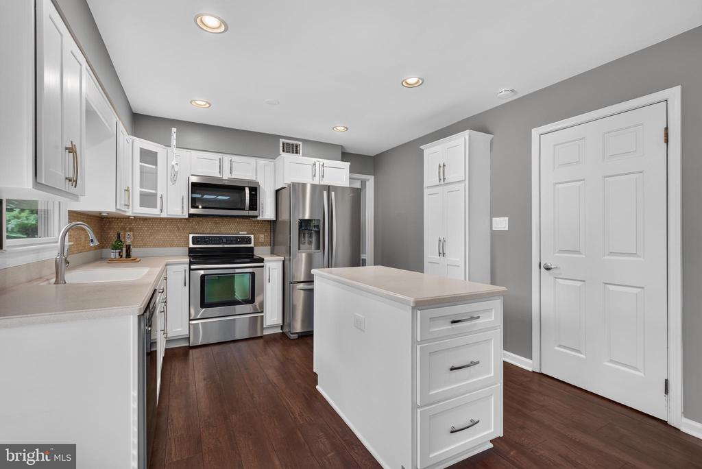 8811 HAYLOAD COURT