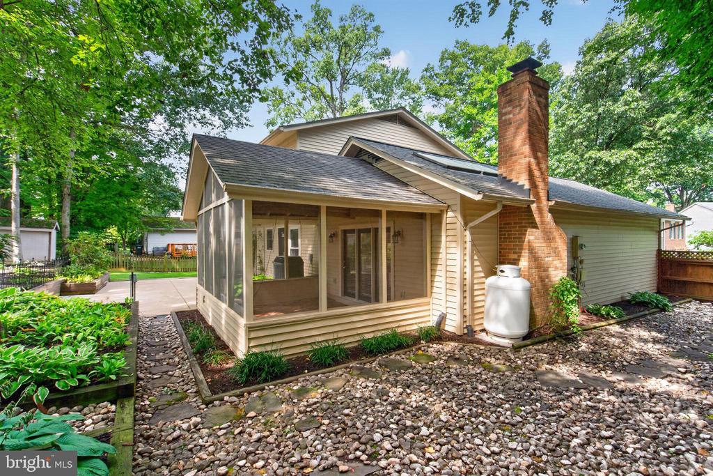 8811 HAYLOAD COURT