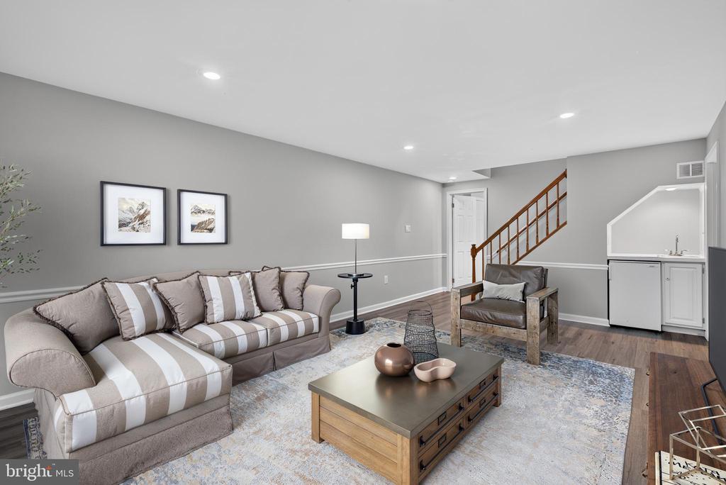 8811 HAYLOAD COURT