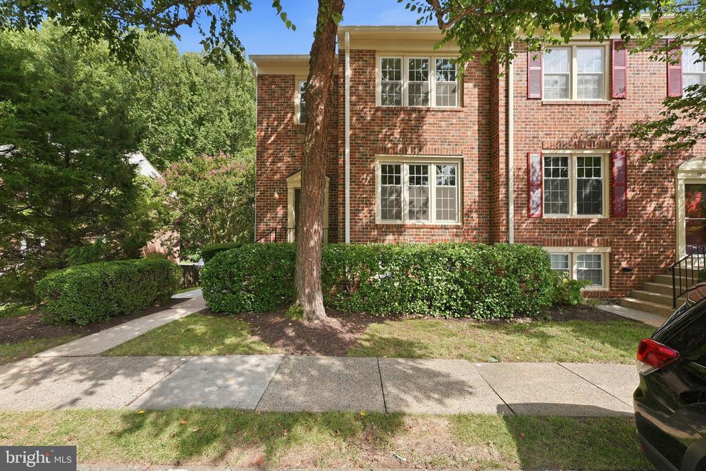 7857 HAMPTON VILLAGE PASS