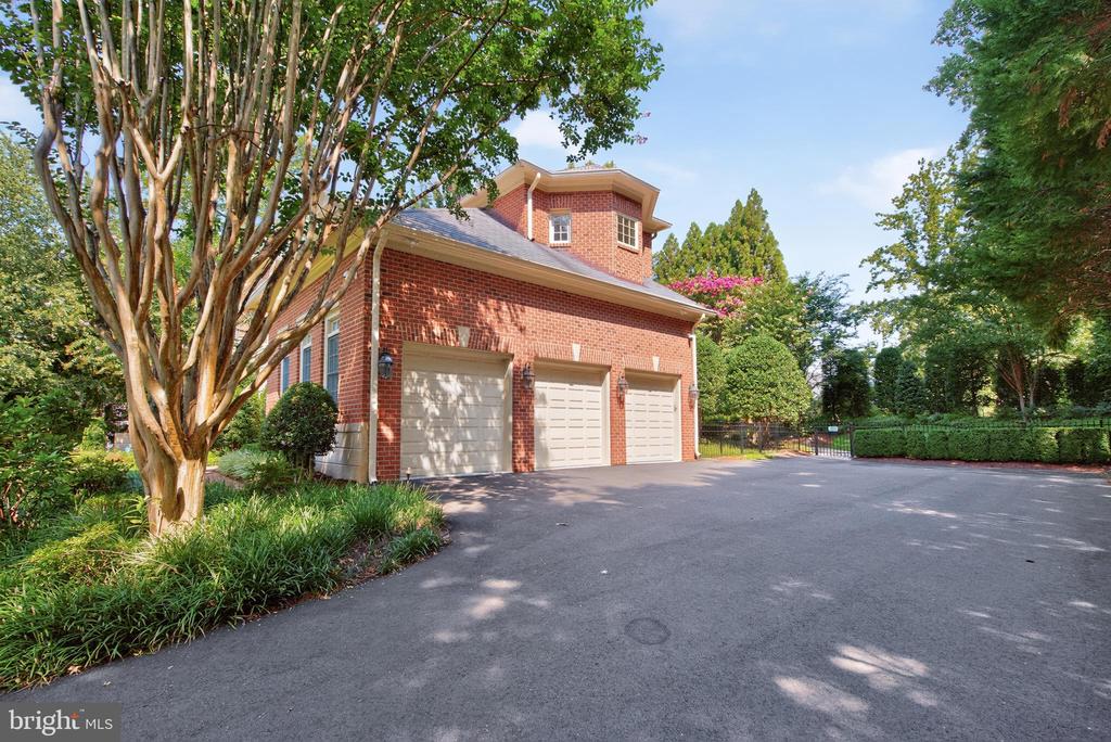 7834 MONTVALE WAY