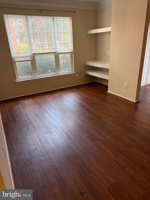 1530 SPRING GATE DRIVE Unit: 9104