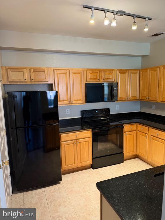 1530 SPRING GATE DRIVE Unit: 9104