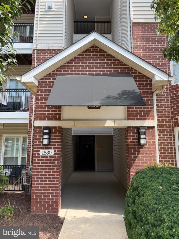 1530 SPRING GATE DRIVE Unit: 9104