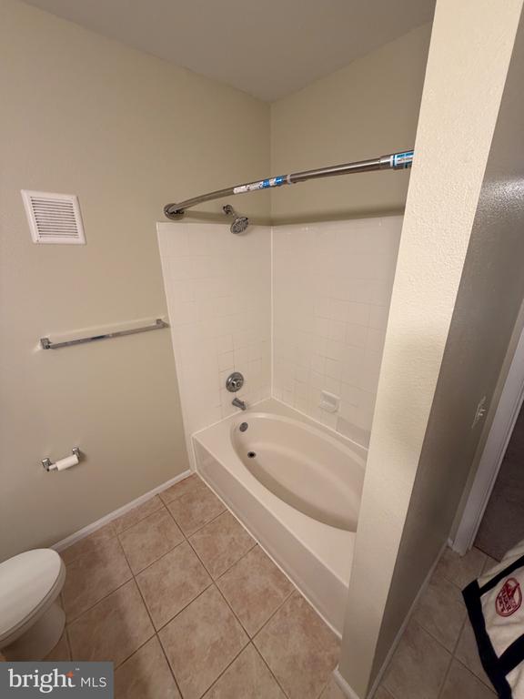1530 SPRING GATE DRIVE Unit: 9104
