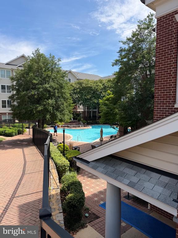 1530 SPRING GATE DRIVE Unit: 9104