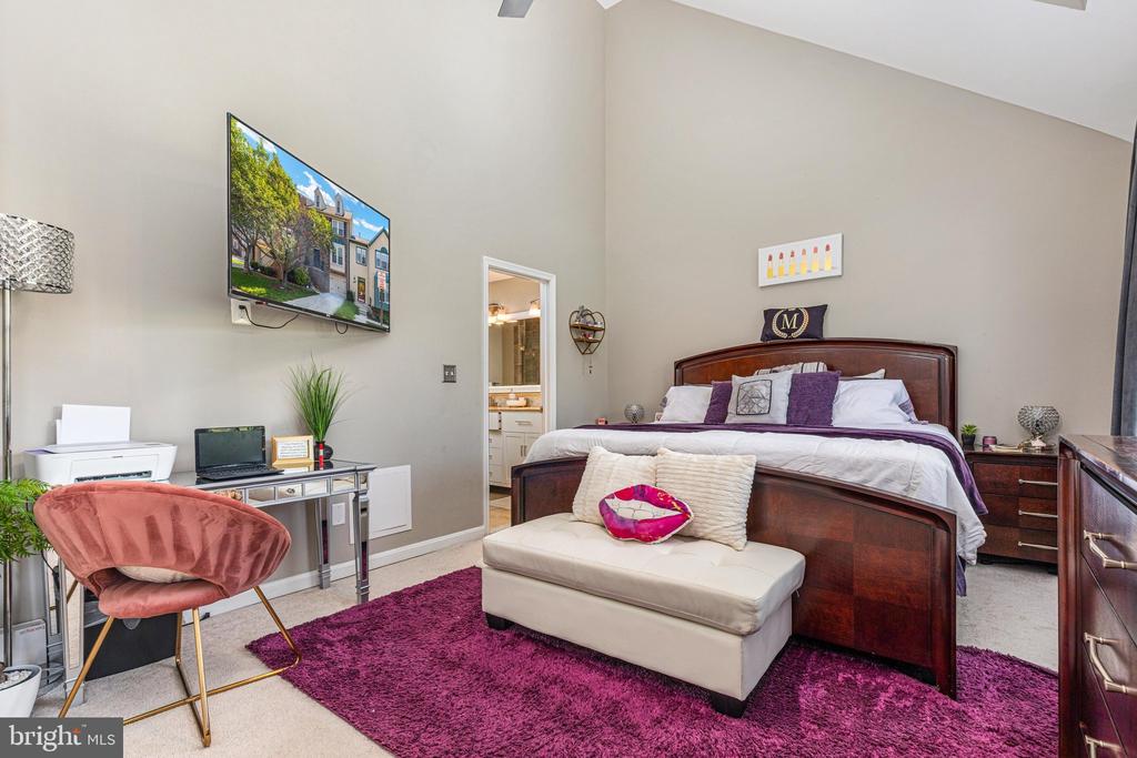 6431 ENGLISH IVY COURT