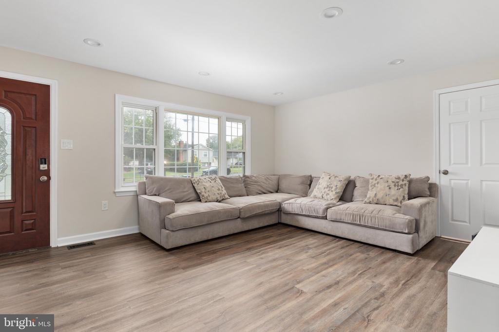 4806 EUBANK
