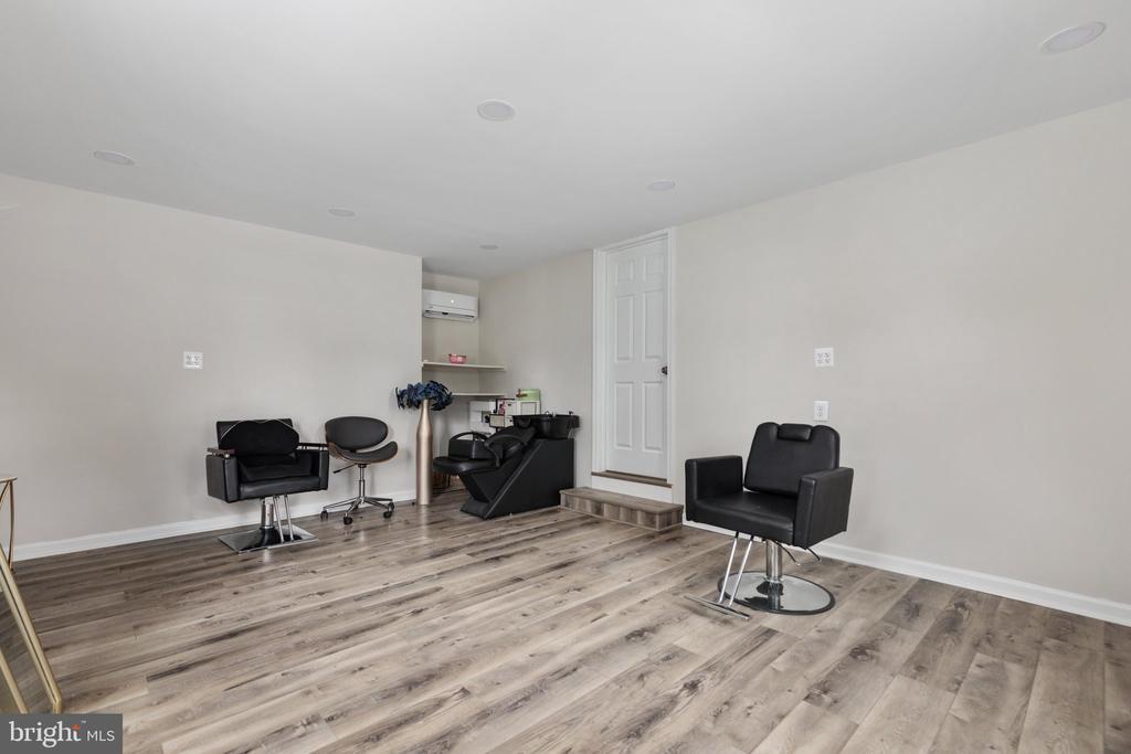 4806 EUBANK