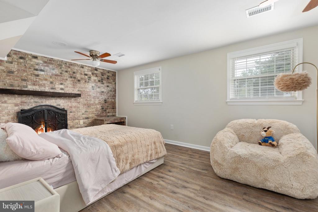 4806 EUBANK