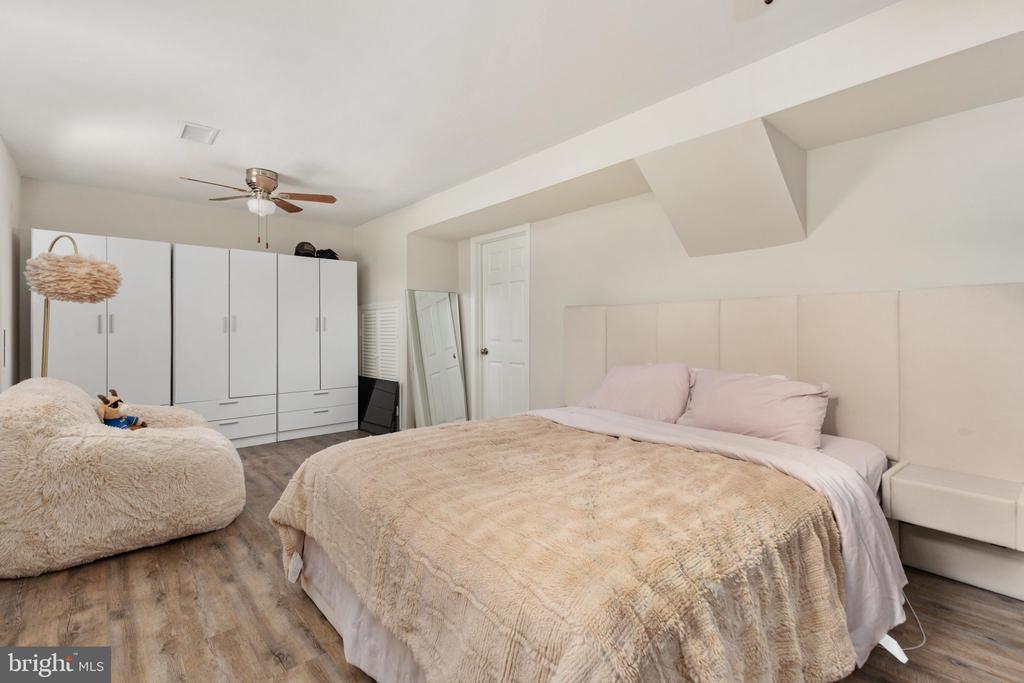 4806 EUBANK