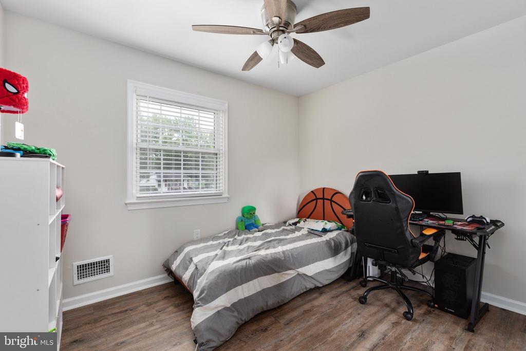 4806 EUBANK