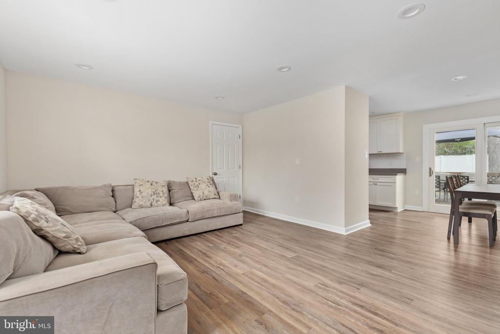 4806 EUBANK