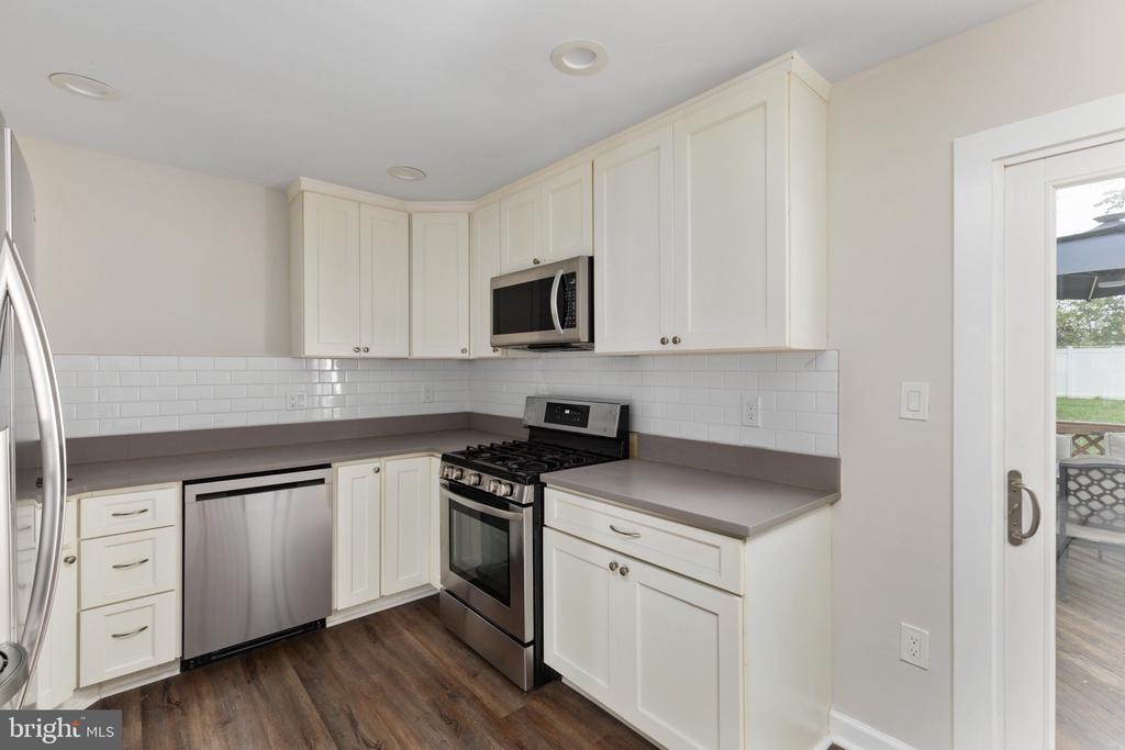 4806 EUBANK